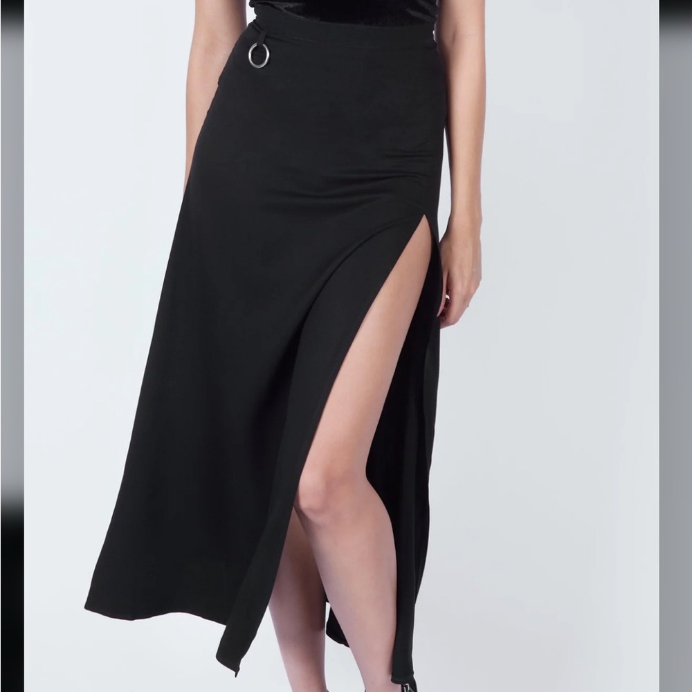 Mary Wyatt Sofia O-Ring Split Skirt